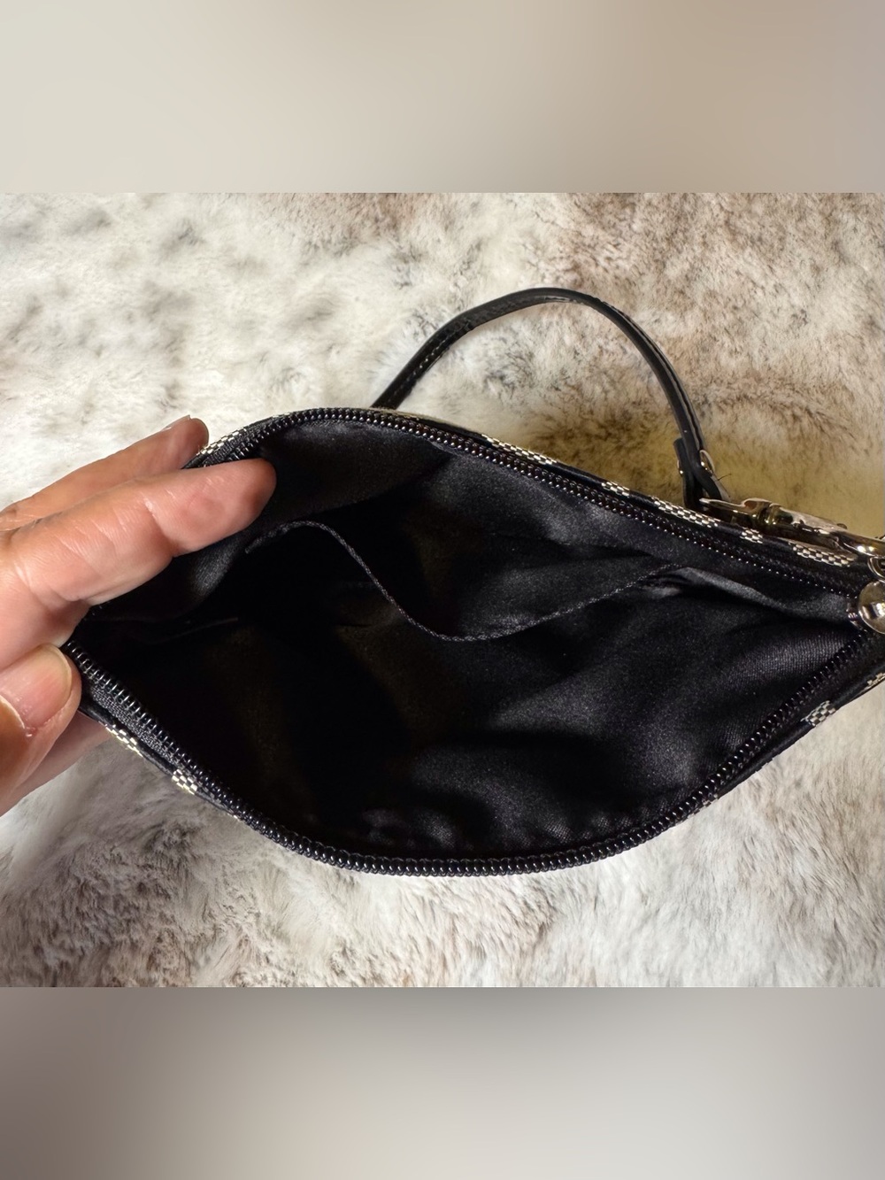 COACH  Park Medium Black and Tan Signature Turnlock Wristlet. - Picture 5 of 8